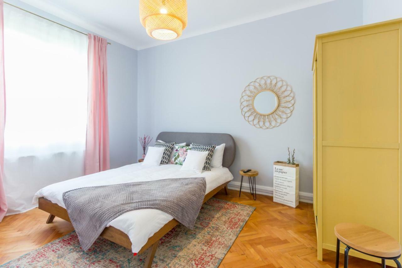 City Chic 3 Bedroom Apartment Kluž Exteriér fotografie