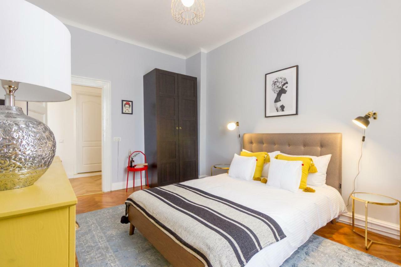 City Chic 3 Bedroom Apartment Kluž Exteriér fotografie